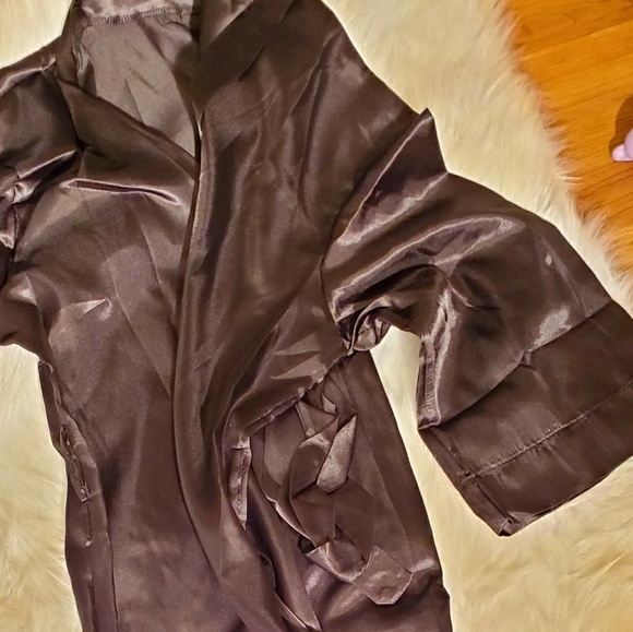 Black Sexy Long Satin Bathrobe - Picture 8 of 8